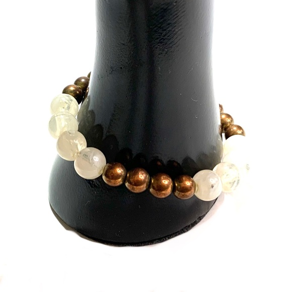 Jewelry - Beaded Stretch Bracelet Round Brass & Swirled Milky White Beads